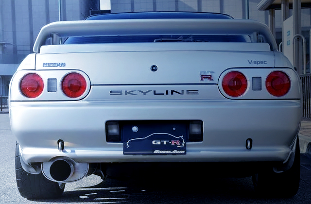 REAR TAIL LIGHT OF R32 GT-R to SILVER.