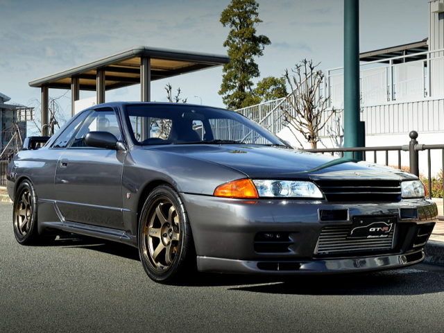 FRONT EXTERIOR OF R32 SKYLINE GT-R.