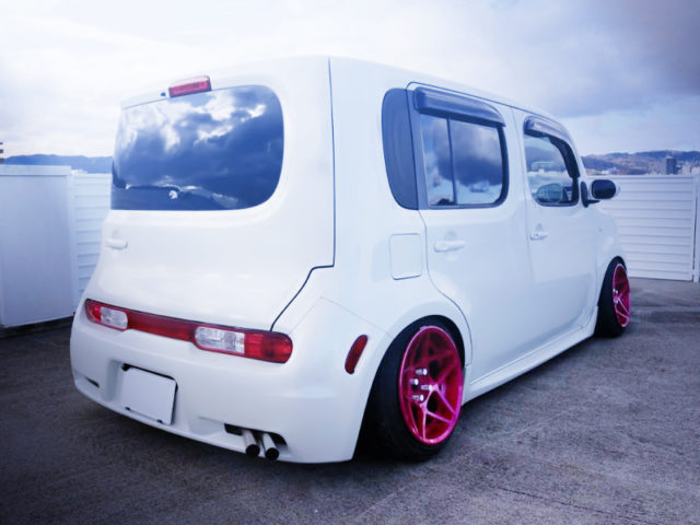 REAR EXTERIOR OF Z12 NISSAN CUBE RIDER to WHITE.