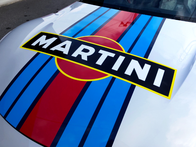 FRONT HOOD OF MARTINI DECAL.