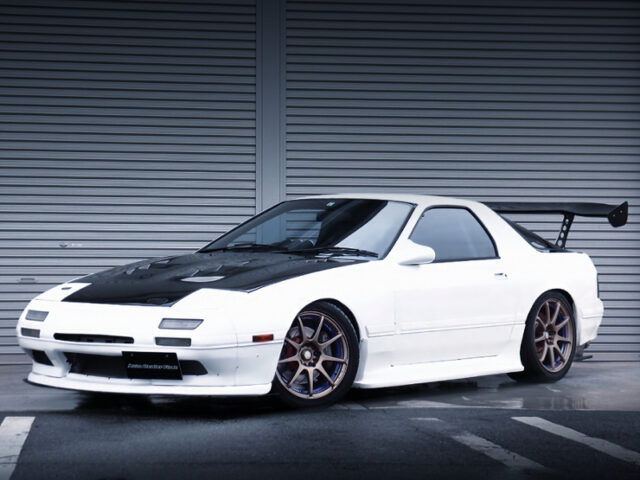 FRONT EXTERIOR OF FC3S SAVANNA RX-7 GT-X WHITE.