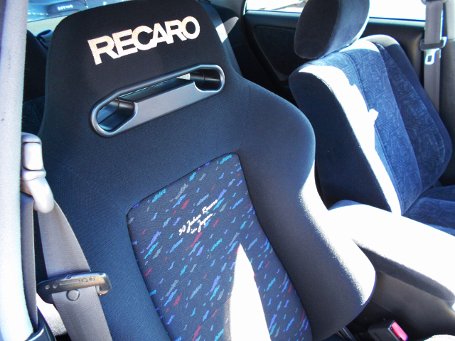 DRIVER'S RECARO SEAT.
