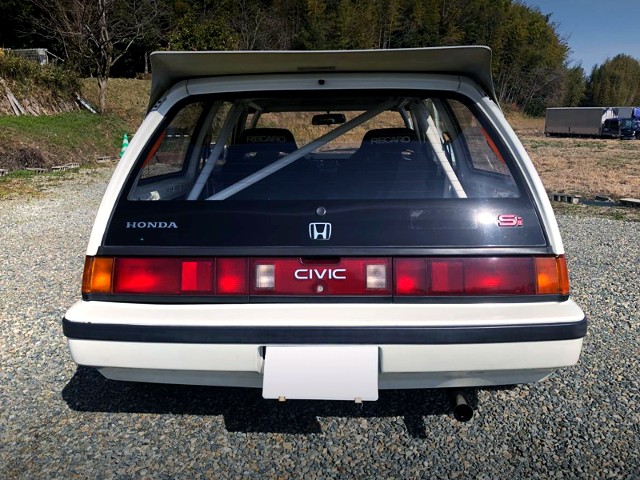 REAR EXTERIOR OF AG WONDER CIVIC HATCH to WHITE.