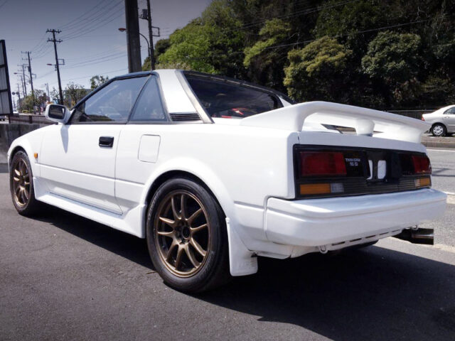 REAR EXTERIOR OF AW11 MR2 G-LIMITED WHITE.