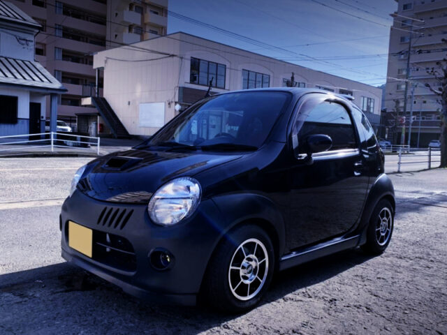 FRONT EXTERIOR OF SUZUKI TWIN BLACK.