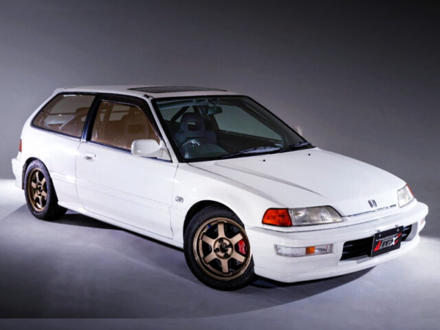 FRONT EXTERIOR OF GRAND CIVIC SiR2 WHITE. 