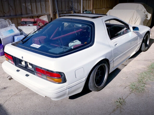 REAR EXTERIOR OF FC3S RX7 WHITE.