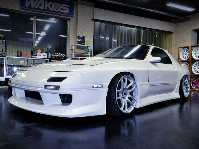 FRONT EXTERIOR OF FC3S SAVANNA RX-7 GT-LIMITED WIDEBODY.