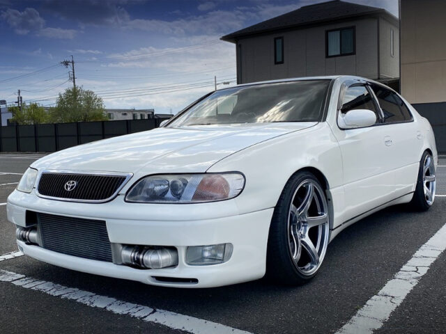 FRONT EXTERIOR OF JZS147 ARISTO 3.0V WHITE.