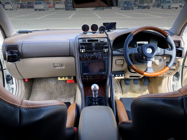 INTERIOR OF JZS147 ARISTO 3.0V.