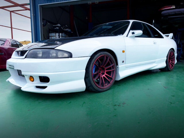 FRONT EXTERIOR OF R33 GT-R.
