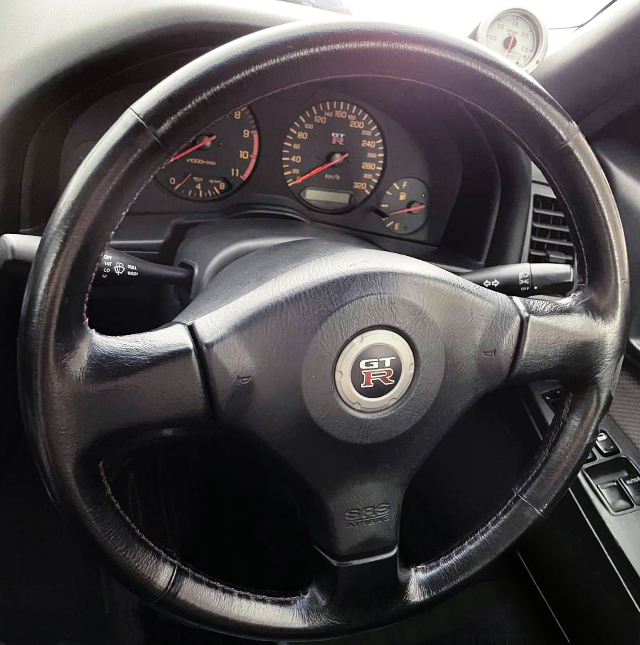 GT-R STEERING and NISMO 320km SPEED CLUSTER.