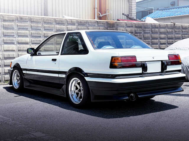 REAR EXTERIOR OF AE86 LEVIN GT.