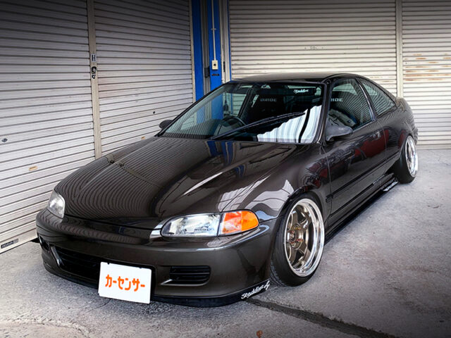 FRONT EXTERIOR OF EJ1 CIVIC COUPE BROWN.