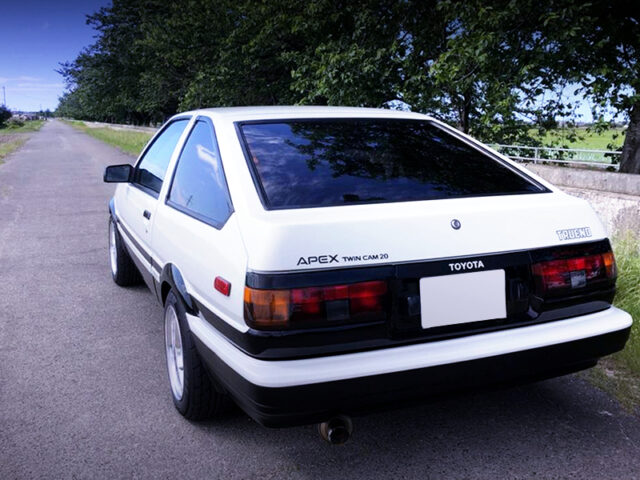 REAR EXTERIOR OF AE86 COROLLA GT-S.