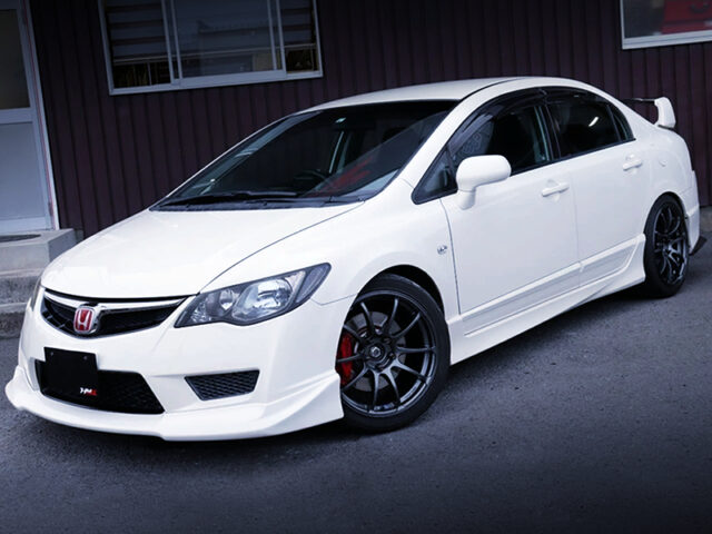 FRONT EXTERIOR OF FD2 CIVIC TYPE-R.