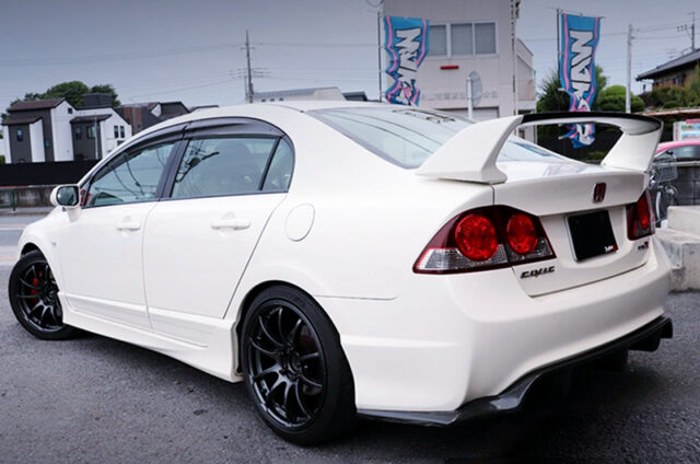 REAR EXTERIOR OF FD2 CIVIC TYPE-R.