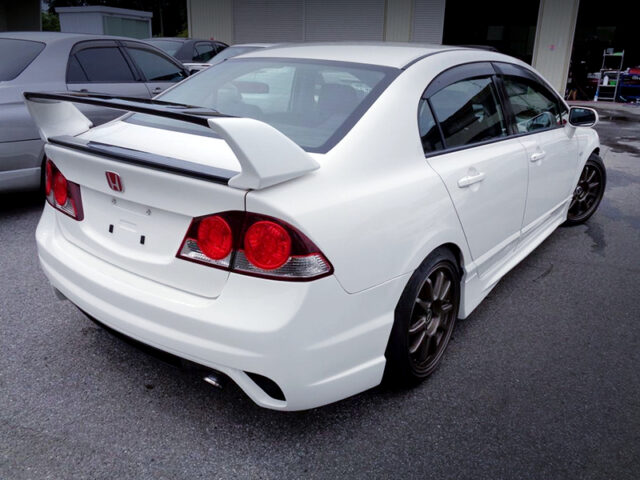 REAR EXTERIOR OF FD2 CIVIC TYPE-R.