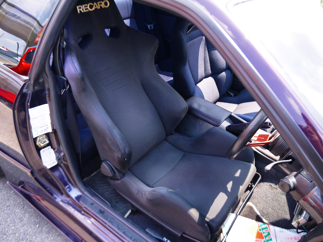 DRIVER'S RECARO SEMI BUCKET SEAT.