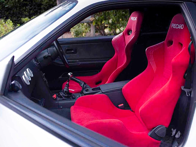 RECARO SEATS OF R33 GT-R INTERIOR.