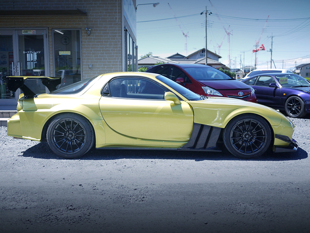 RIGHT-SIDE EXTERIOR of FD3S RX7 TYPE-RB to TCP MAGIC WIDEBODY and GOLD PAINT.