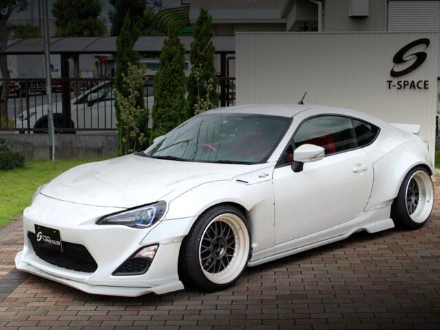 FRONT EXTERIOR OF TOYOTA 86 GT LMITED with ROCKET BUNNY WIDEBODY.