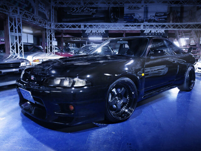 FRONT EXTERIOR OF R33 SKYLINE GT-R V-SPEC.