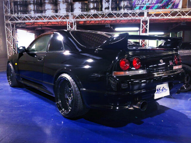 REAR EXTERIOR OF R33 SKYLINE GT-R V-SPEC.