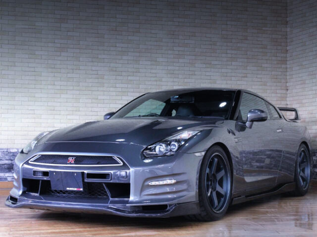 FRONT EXTERIOR of R35 GT-R BLACK EDITION.