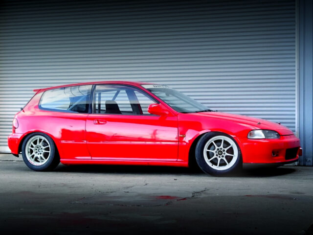 FRONT RIGHT SIDE EXTERIOR of EG6 CIVIC SiR.