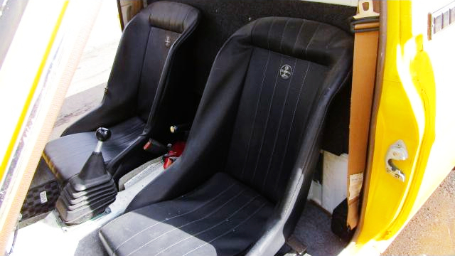 INTERIOR COBRA SEATS of SUNNY TRUCK LONG DX.