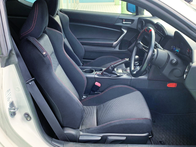 DRIVER'S SIDE INTERIOR of ZN6 TOYOTA 86GT.