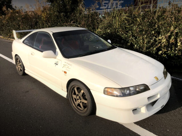 FRONT RIGHT-SIDE EXTERIOR of DC2 INTEGRA TYPE-R TURBO.