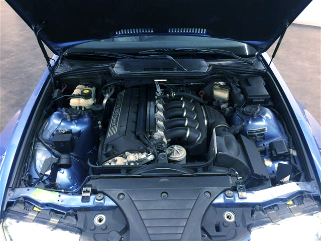 S52 3.2L ENGINE of E36 BMW M3 ENGINE ROOM.