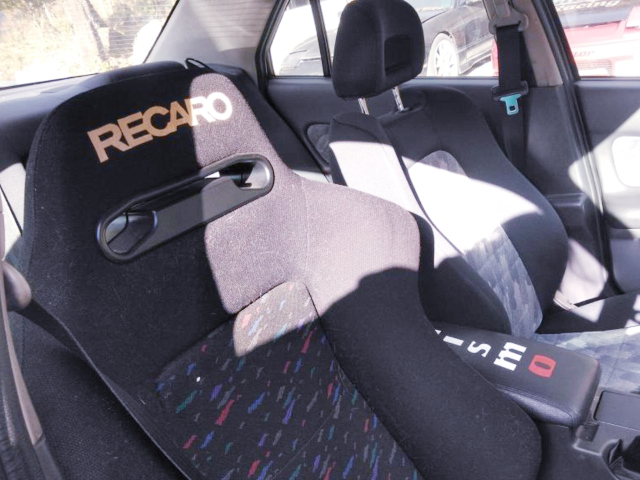 DRIVER'S RECARO SEMI BUCKET SEAT.