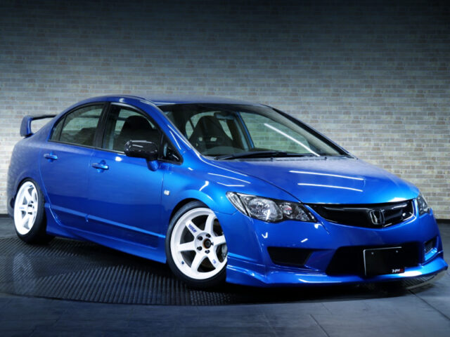 FRONT EXTERIOR of BLUE FD2 CUVUC TYPE-R.