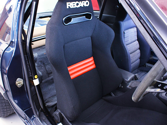 DRIVER'S RECARO SEAT.