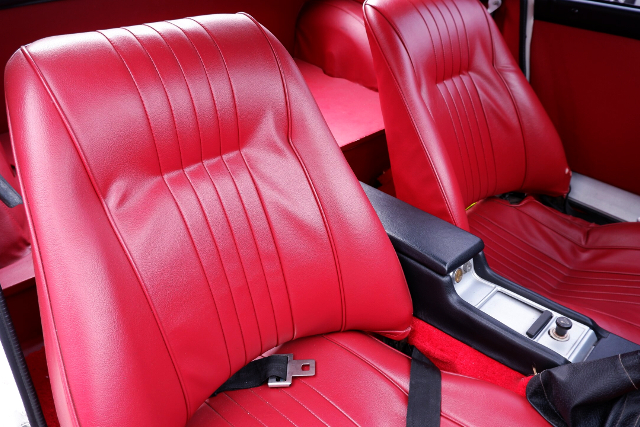 RED LEATHER SEATS of SRL311 DATSUN FAIRLADY 2000 INTERIOR.