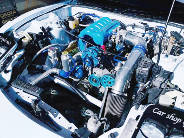 NATURALLY ASPIRATED 20B 3-ROTOR ENGINE into FD3S RX-7 eNGINE ROOM.