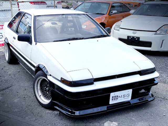 FRONT EXTERIOR of HIGH TECH TWO-TONE AE86 TRUENO GT-APEX.