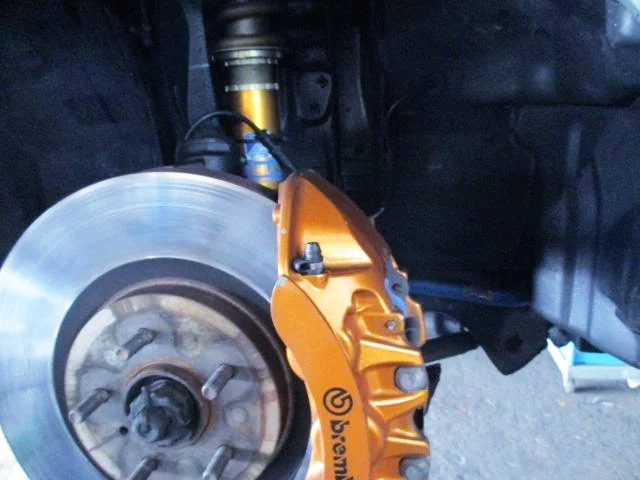 R35 Brembo FRONT CALIPERS.