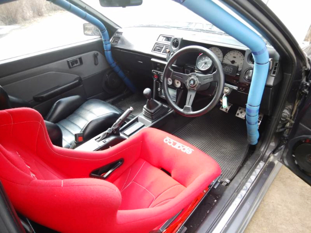 DASH AVOID ROLL CAGE SET UP to AE86 LEVIN INTERIOR.