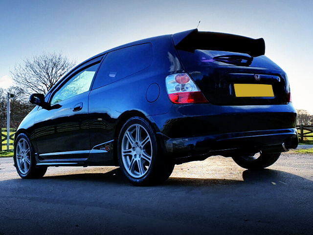 REAR EXTERIOR of EP3 CIVIC TYPE-R TURBO.