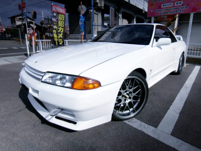 FRONT EXTERIOR of WHITE R32GT-R.