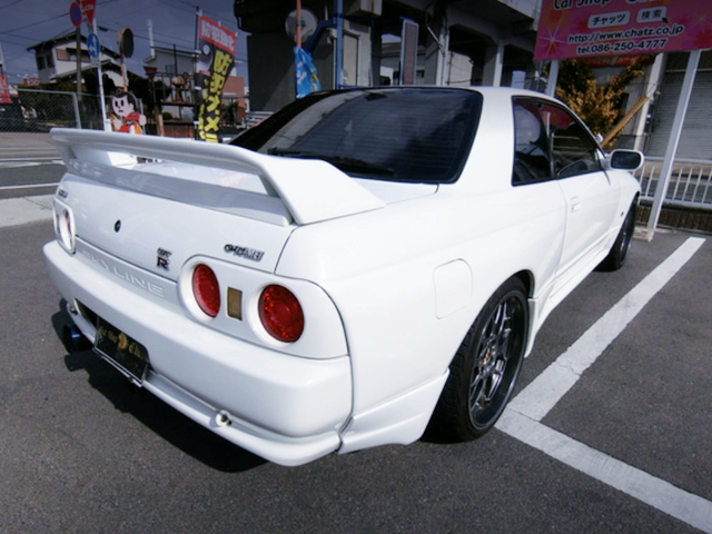 REAR EXTERIOR of WHITE R32GT-R.