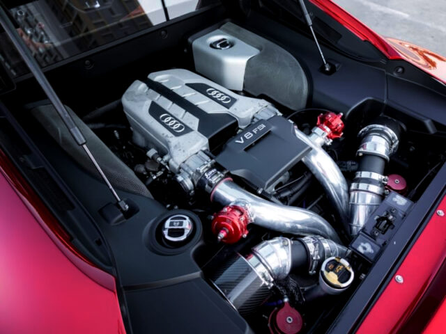 4.2 FSI V8 With TWIN TURBO into AUDI R8 ENGINE ROOM.