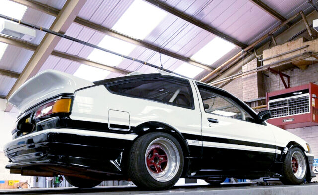 REAR RIGHT-SIDE EXTERIOR of AE86 LEVIN TURBO.