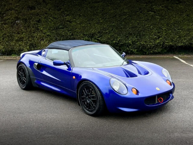 FRONT RIGHT-SIDE EXTERIOR of LOTUS ELISE S1.