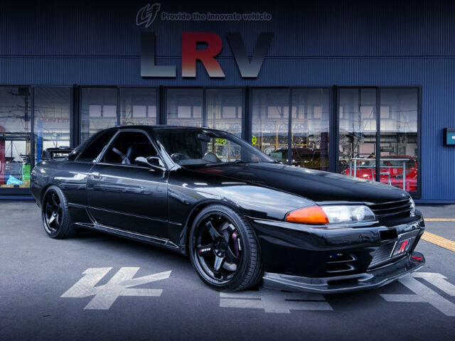 FRONT RIGHT-SIDE EXTERIOR of R32 SKYLINE GT-R.