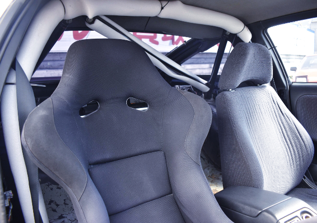 ROLL BAR and DRIVER'S FULL BUCKET SEAT.